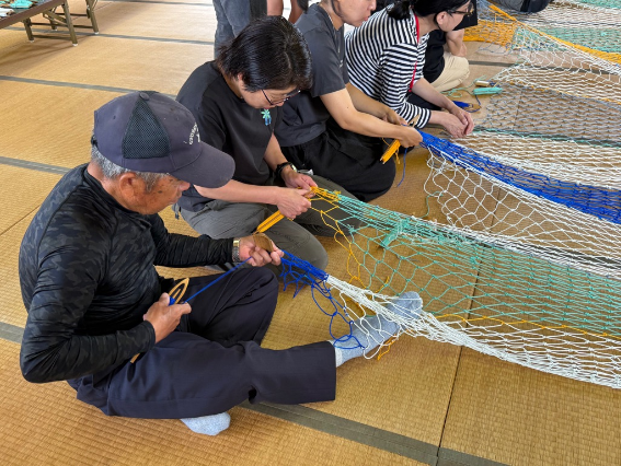 五十嵐靖晃さんの作品制作ワークショップの様子