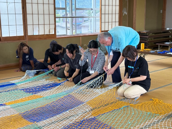 五十嵐靖晃さんの作品制作ワークショップの様子