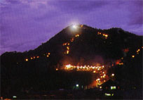 お大師山の火祭りの画像