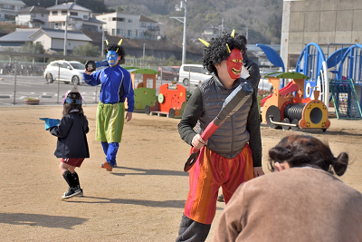 津田こども園豆まき画像4_2021