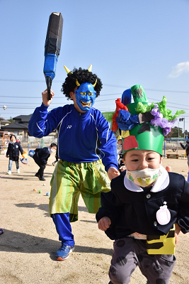 津田こども園豆まき画像6_2021