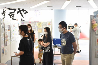 令和3年パネル展来場者の様子2