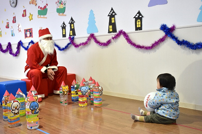 クリスマスわくわくタイムサンタさんと園児