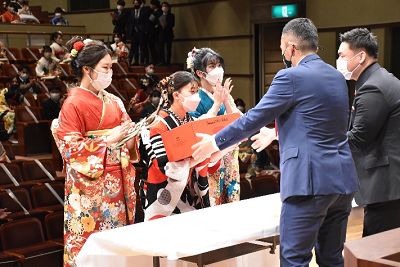 抽選会当選者にプレゼント