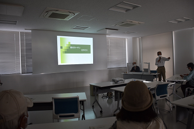 緑のカーテン育成講習会の様子