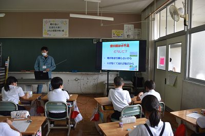 香川用水土地改良区黒川智史さんによる説明