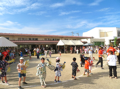 音頭を踊る子どもたちの様子2