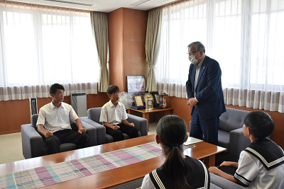 市長があいさつする様子