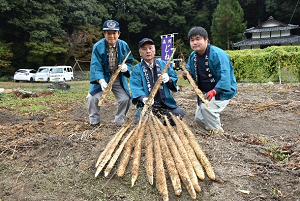 自然薯研究会のメンバー集合写真