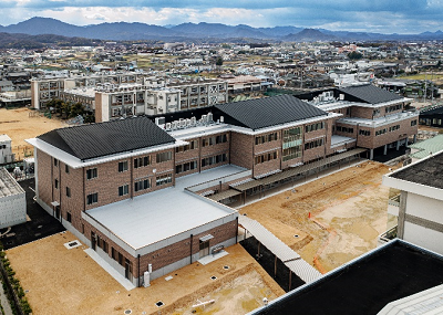 長尾小学校新校舎上空からの様子