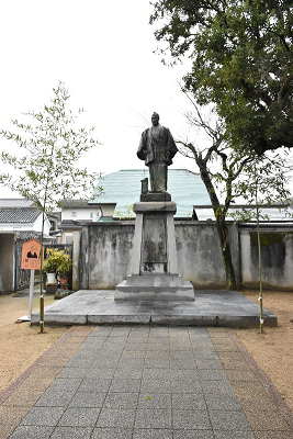 平賀源内先生銅像