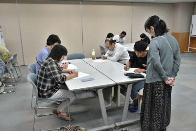 例題を解く参加者