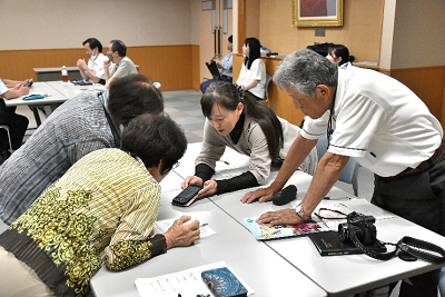 翻訳アプリを試す参加者2