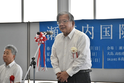 あいさつする大山市長