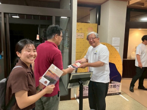 市長がお見送りする様子1