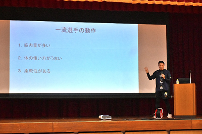 講演をする本屋敷俊介さん