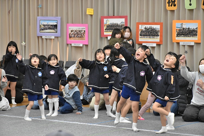 レクリエーションを楽しむ園児たち